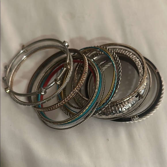 VINTAGE COSTUME JEWELRY LOT BANGLES BRACELETS 22 pieces! LOT 2 - Picture 2 of 5